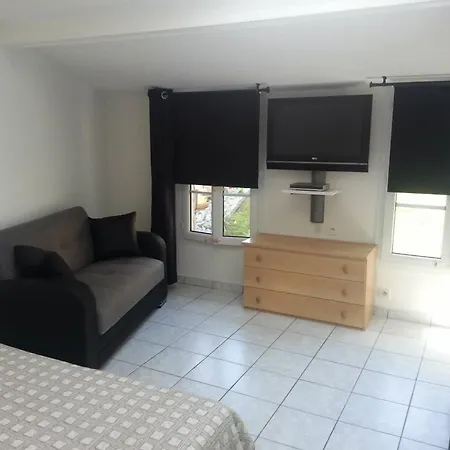 Et 'hotel Chez Gino Etaples-le Touquet エタプル